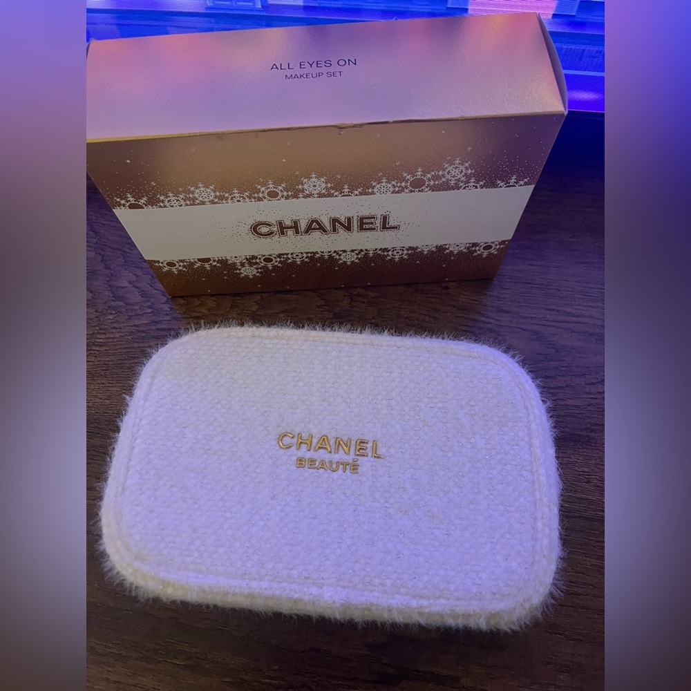 Chanel Beauté Cream Pouch with Gold Accents